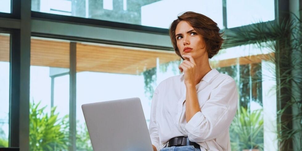 Woman looking for traffic lawyer on her computer.