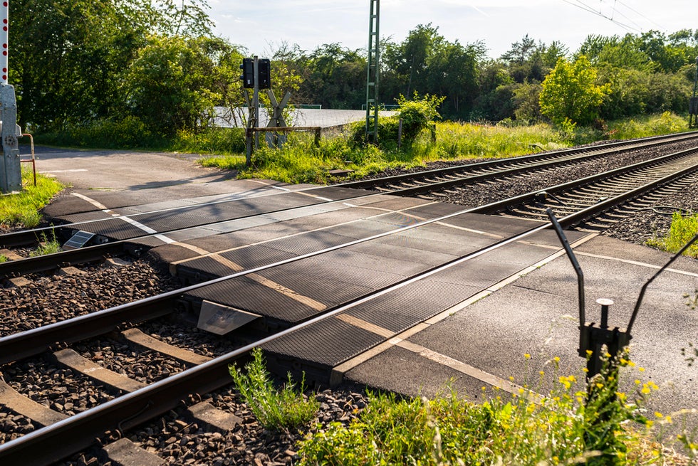 Wrongful death railroad track barrier