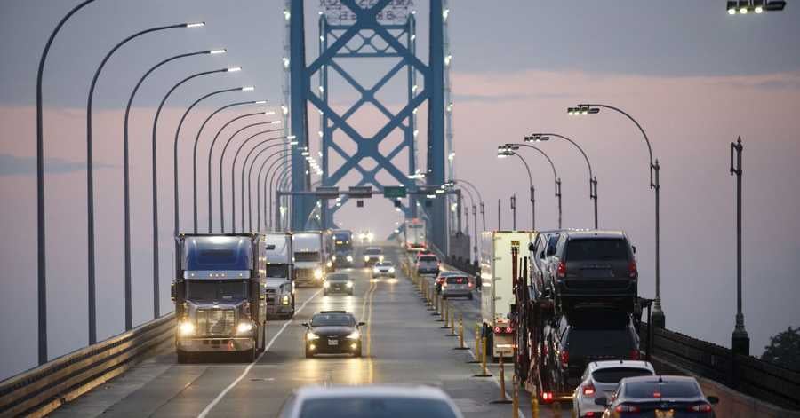 Supreme Court, missing a justice, considers a trucking case that could rattle the economy.jpeg