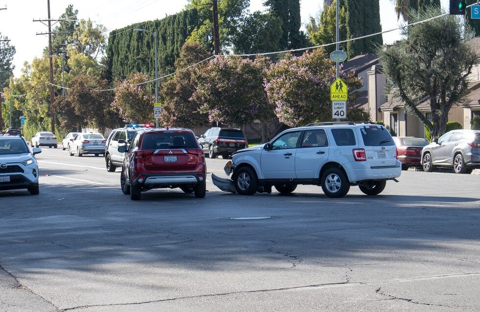 Knoxville, TN - Three‑Vehicle Crash on Broadway Ends in Injuries