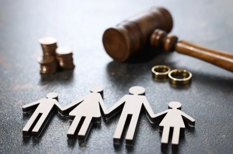 Family law symbols with judge gavel and wedding rings representing NJ alimony and divorce support cases