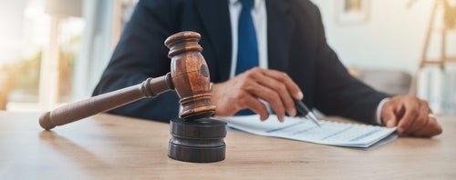 Abogados de defensa ante la prohibicion de libertad condicional en California