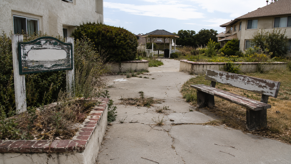 HOA Common Area in Disrepair